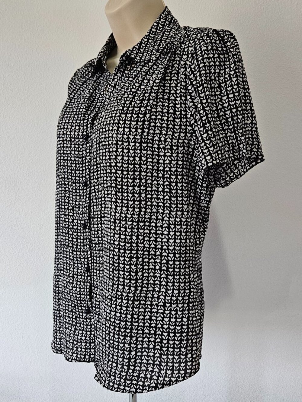 Tahari Short Sleeve Button Down Blouse - Picture 4 of 10